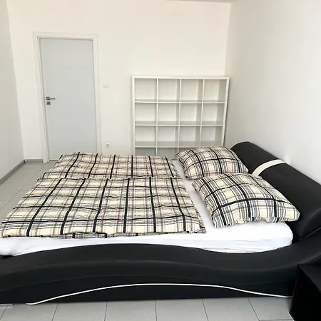 Dulovo Square Apartment, Close To City Center Братислава