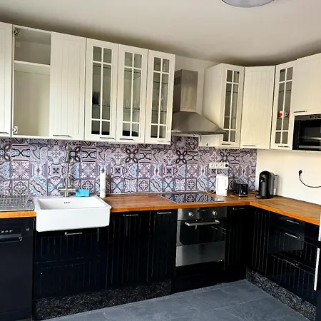 Dulovo Square Apartment, Close To City Center Appartement *
